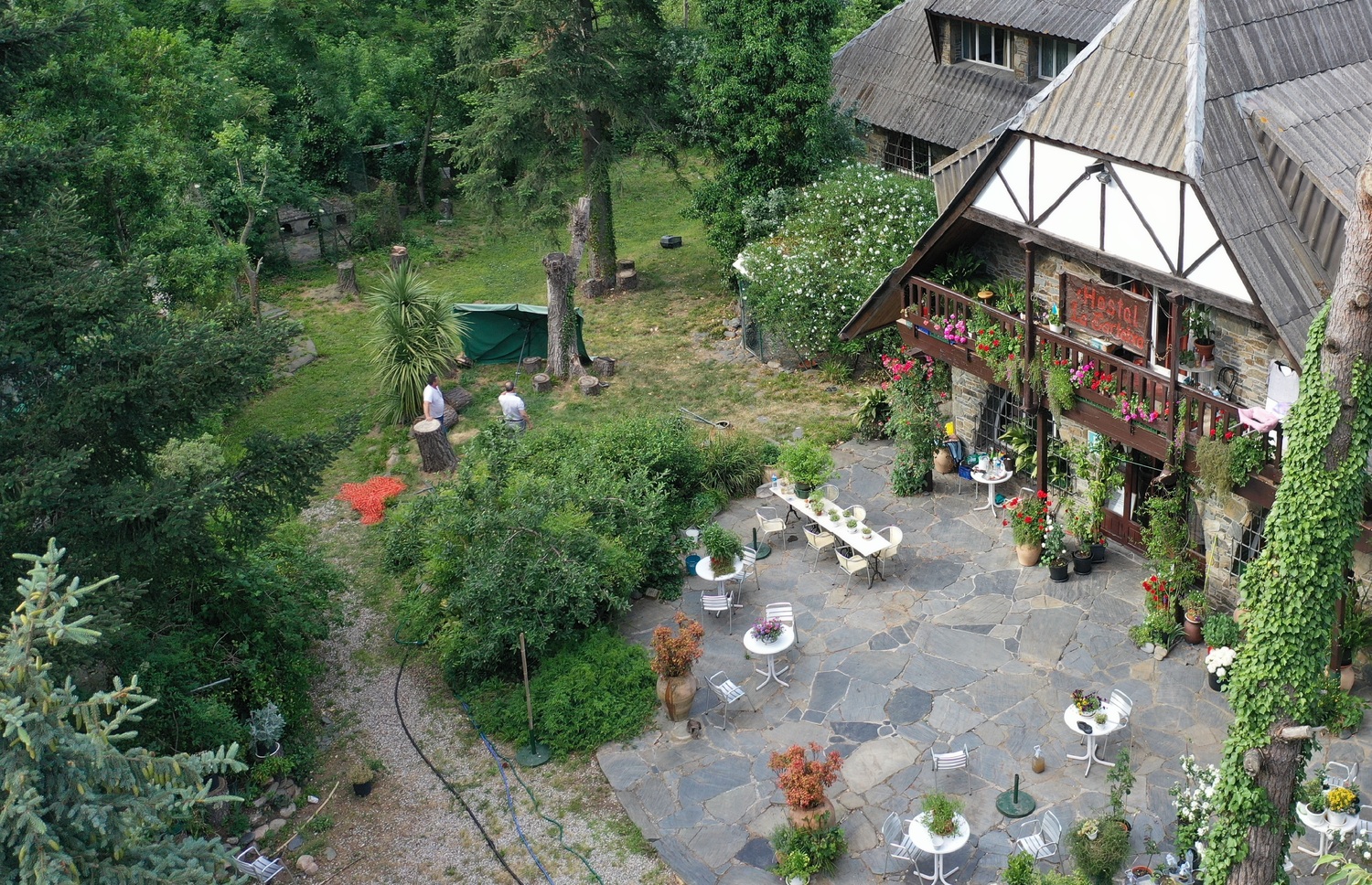 HOTEL 